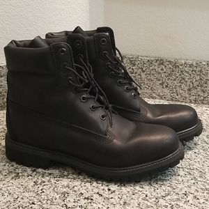 Timberland Classic 6" Boots size 9